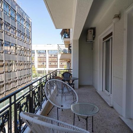 Vibrant Urban Getaway: Charming 2-Bedroom Near Bars, Parks, And Metro Athena Bagian luar foto