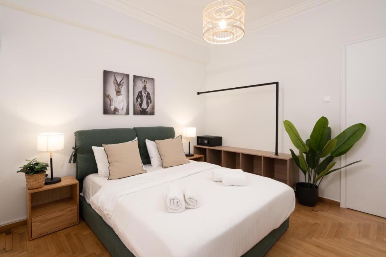 Vibrant Urban Getaway: Charming 2-Bedroom Near Bars, Parks, And Metro Athena Bagian luar foto
